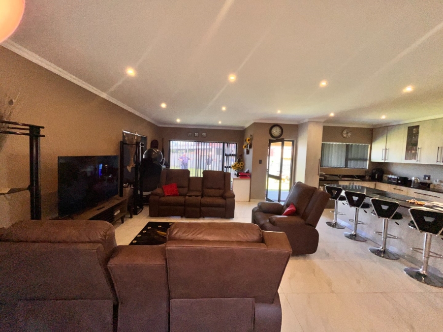 3 Bedroom Property for Sale in Wavecrest Eastern Cape